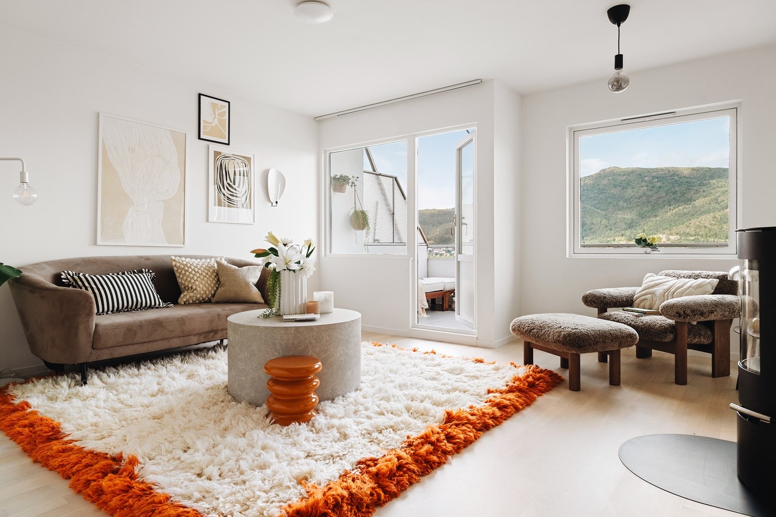 - Leiligheten ble pusset opp i 2018 - og holder en gjennomgående god standard og moderne kvaliteter - Galleribilde