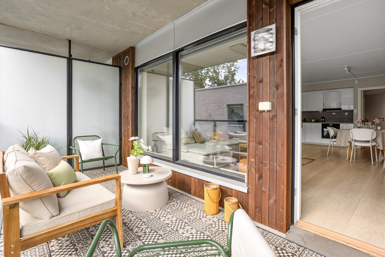 Madelen Fjeld v/EIE Eiendomsmegling har gleden av å ønske velkommen til Østensjøveien 81B! Galleribilde