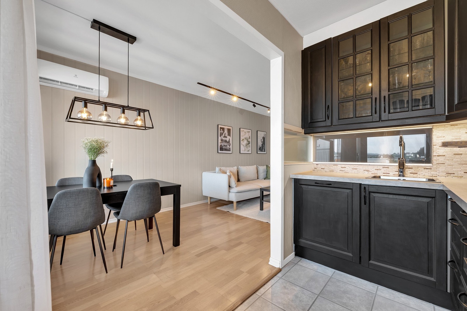 Det er installert ny varmepumpe på stuen. Galleribilde