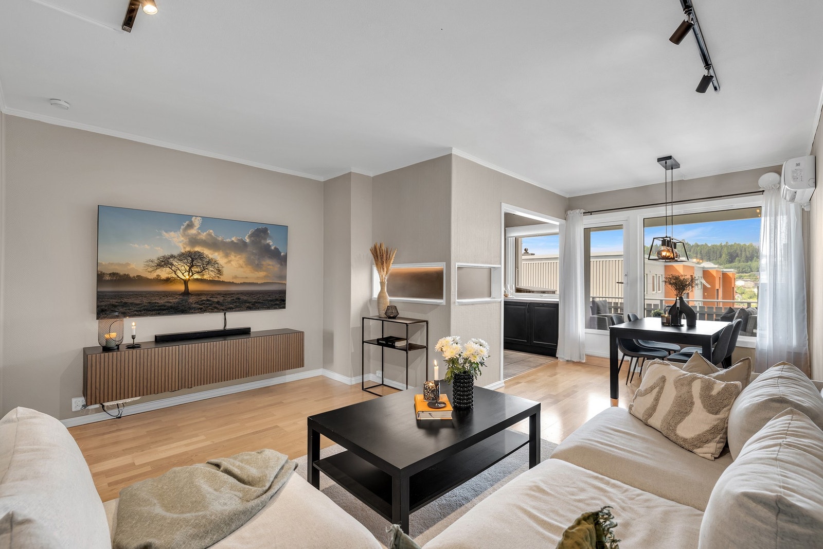 Velkommen til Vestre Hallsetvangen 4A, presentert av EiendomsMegler1 ved Christian Furuhaug Aa. Galleribilde