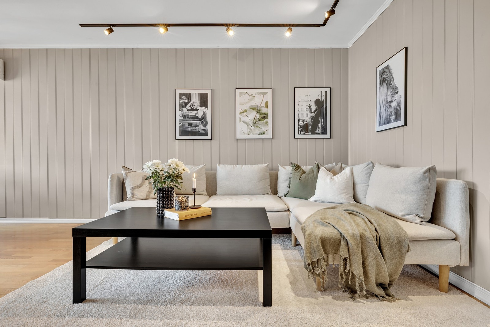 Her er det god plass til sofakrok. Galleribilde