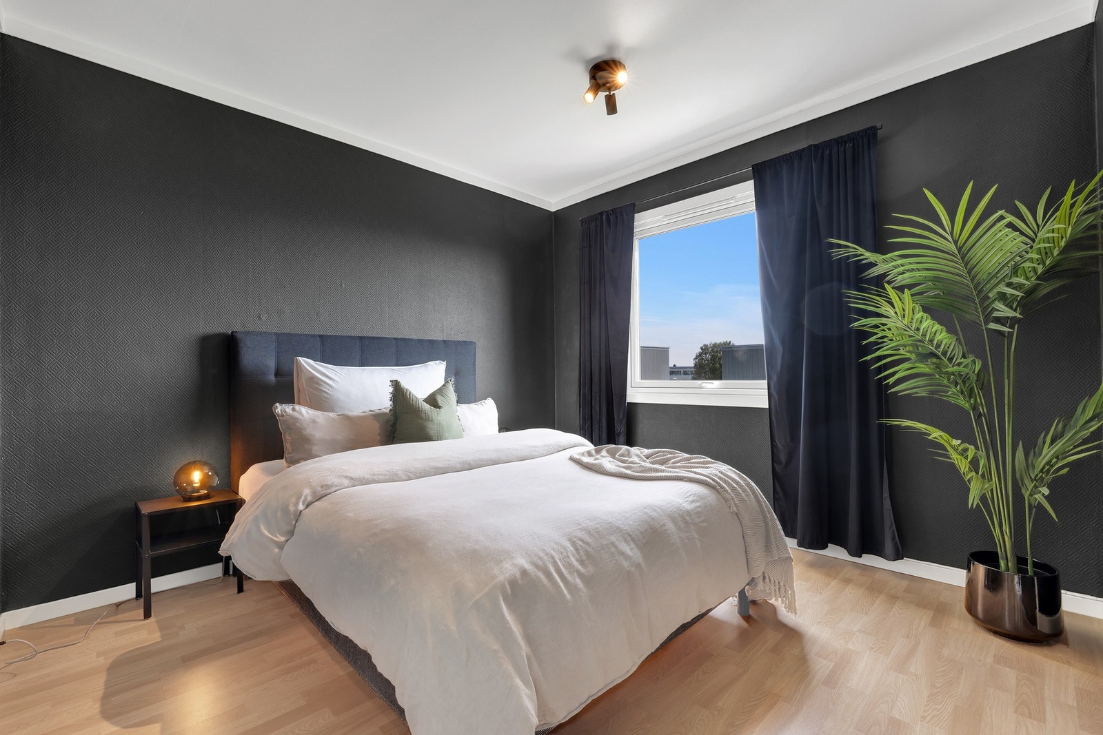 Stort og fint soverom på 13,5 kvm. Galleribilde