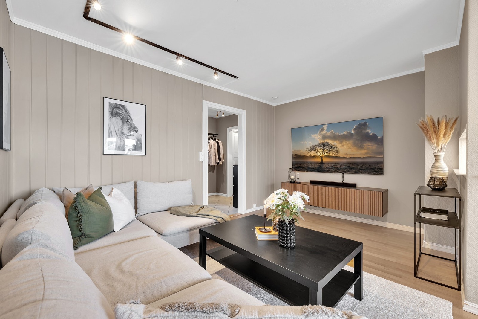 Leiligheten har en romslig stue på 21 kvm. Galleribilde