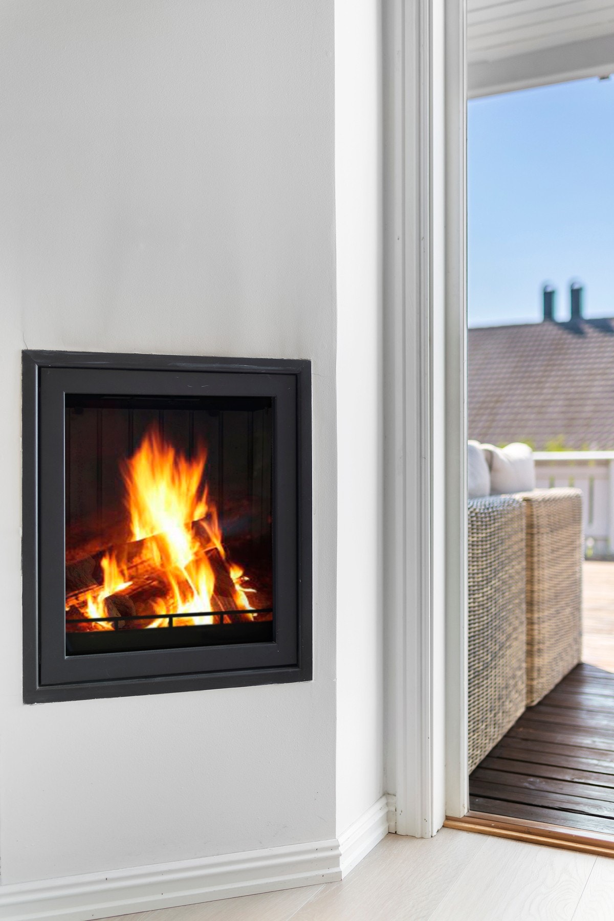 Koselig gasspeis på stue. Her ser du også de pene gulvene og det flotte listverket. Galleribilde