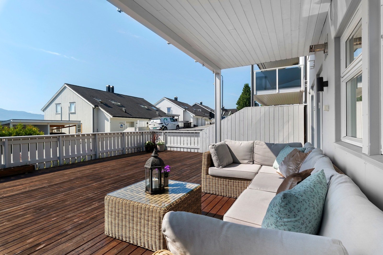 På hele denne terrassen kan du kose deg fra morgen til kveld. Galleribilde