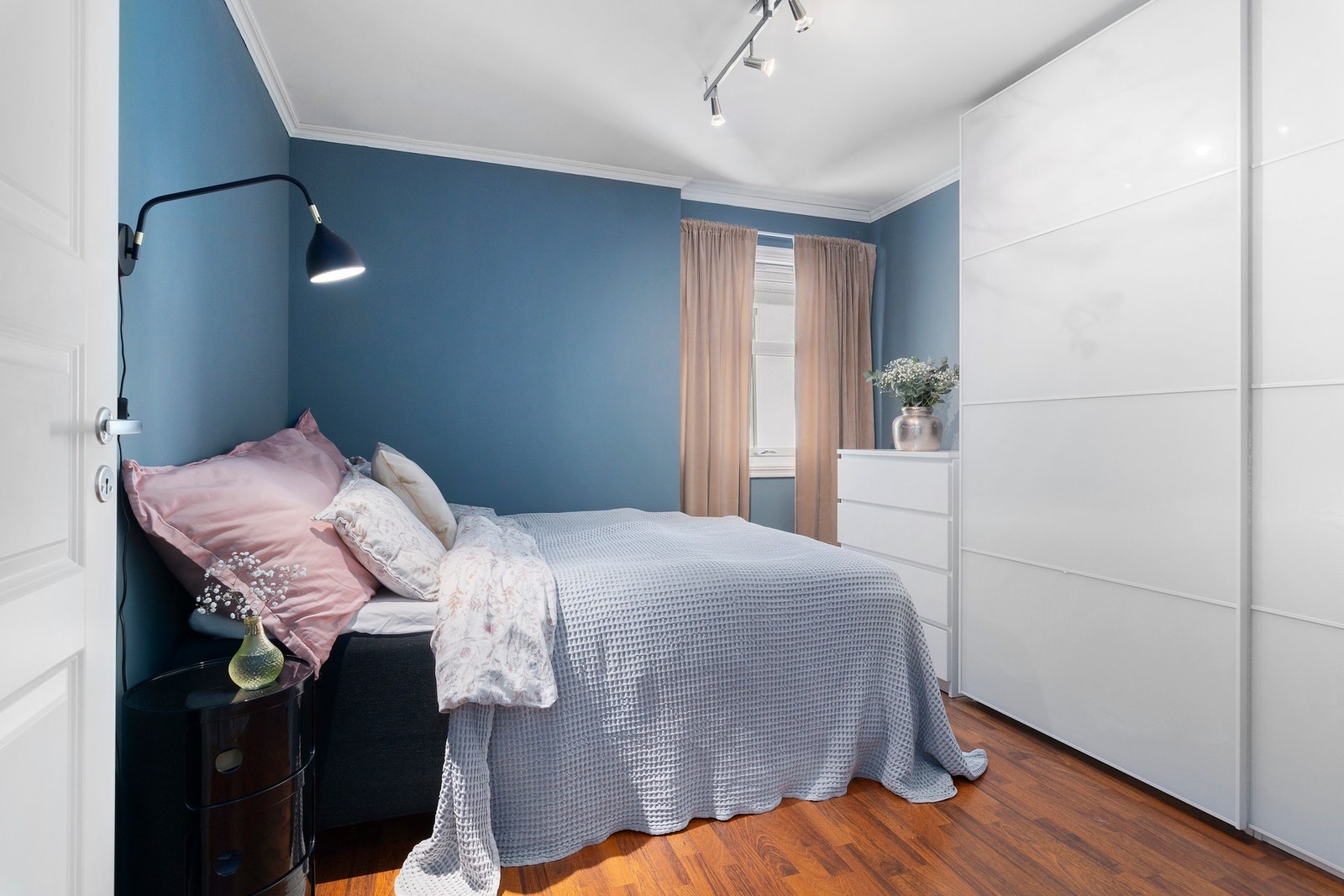 Hovedsoverommet har plass til stor garderobeløsning. Galleribilde