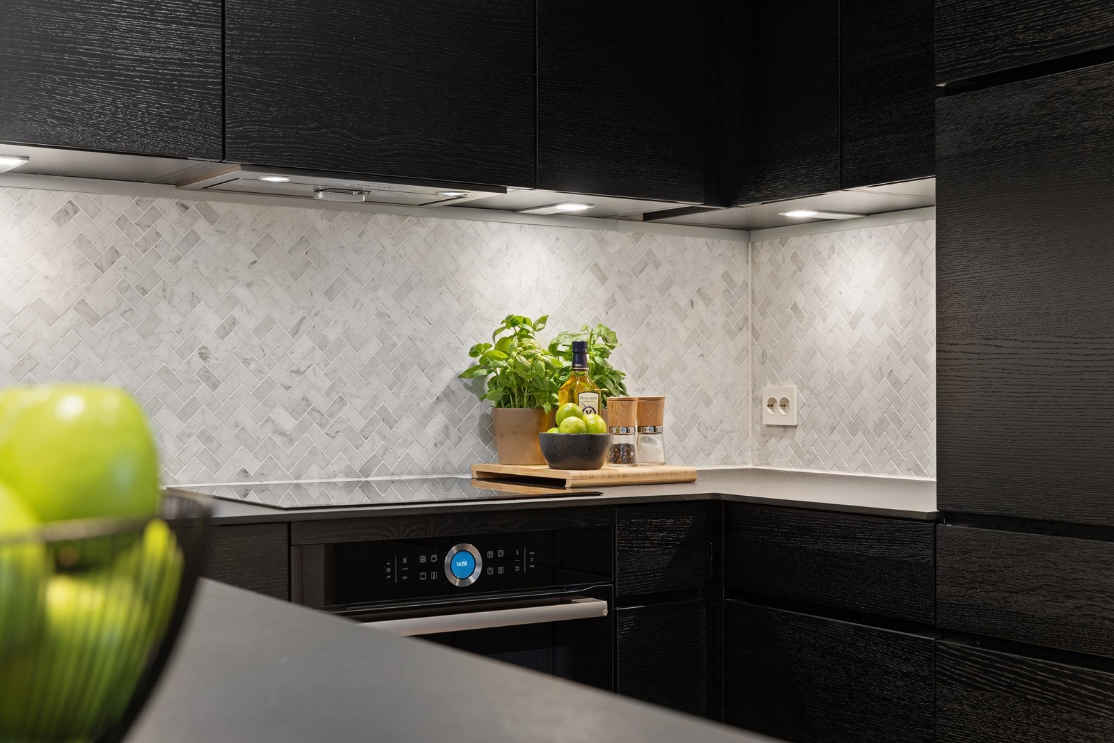 Det er godt med både skap- og benkeplass Galleribilde