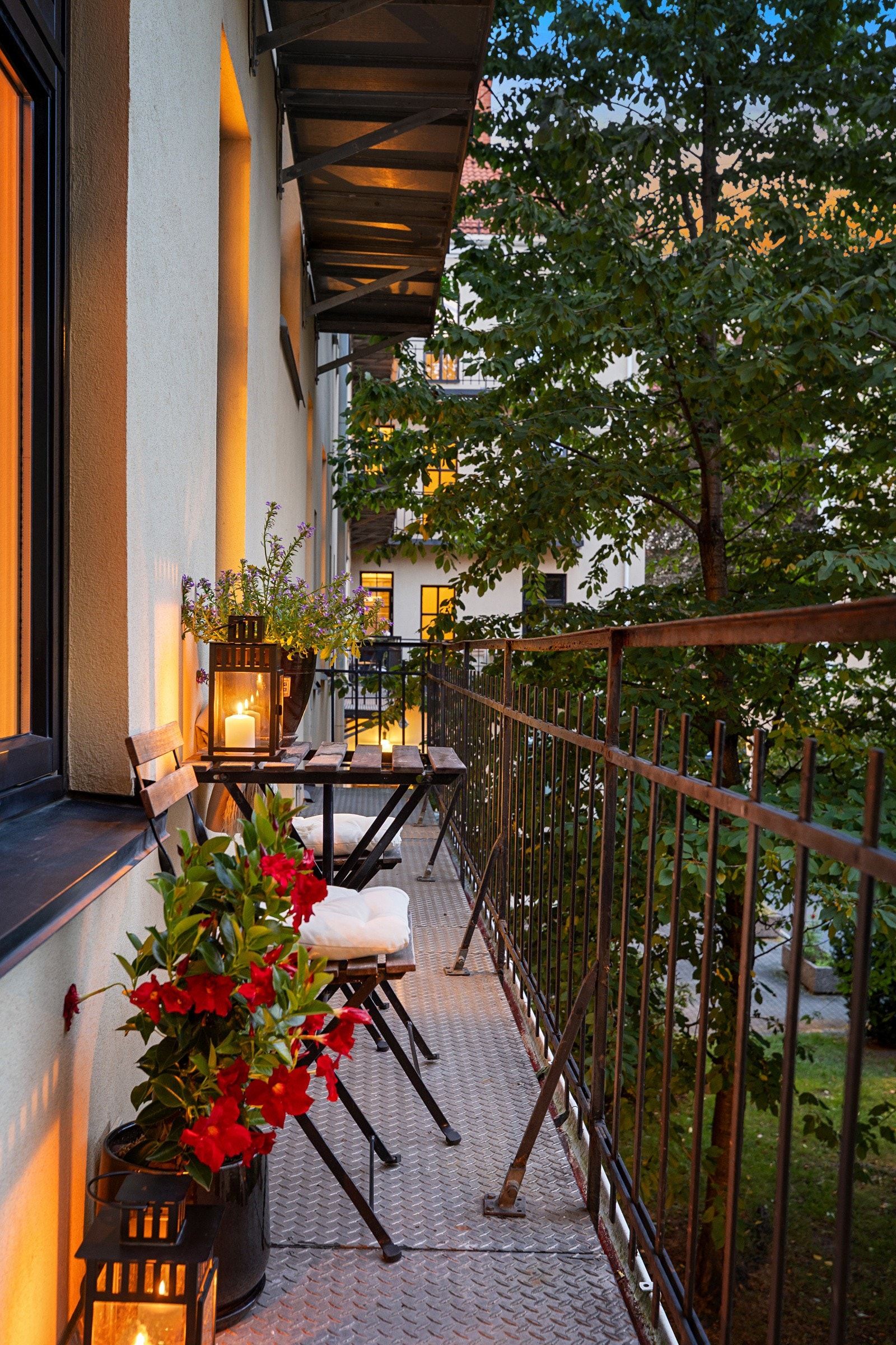 Utgang til brannbalkong via hallen utenfor Galleribilde