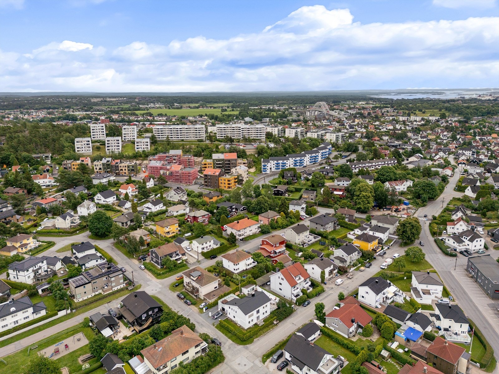 Leiligheten har en sentral beliggenhet i rolige omgivelser like utenfor sentrum. Galleribilde