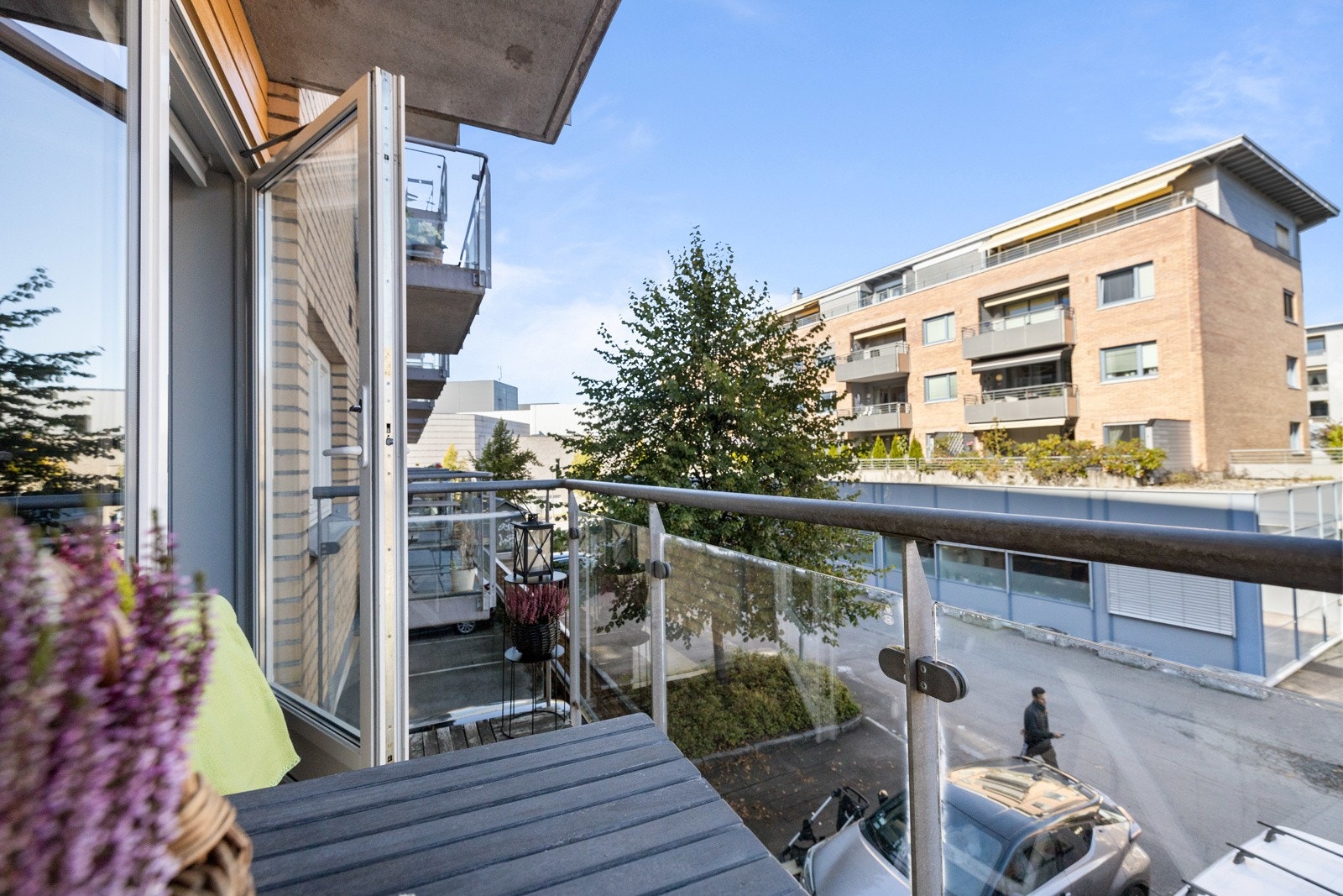 Leiligheten har balkong, felles takterrasse, heis og garasjeplass. Galleribilde