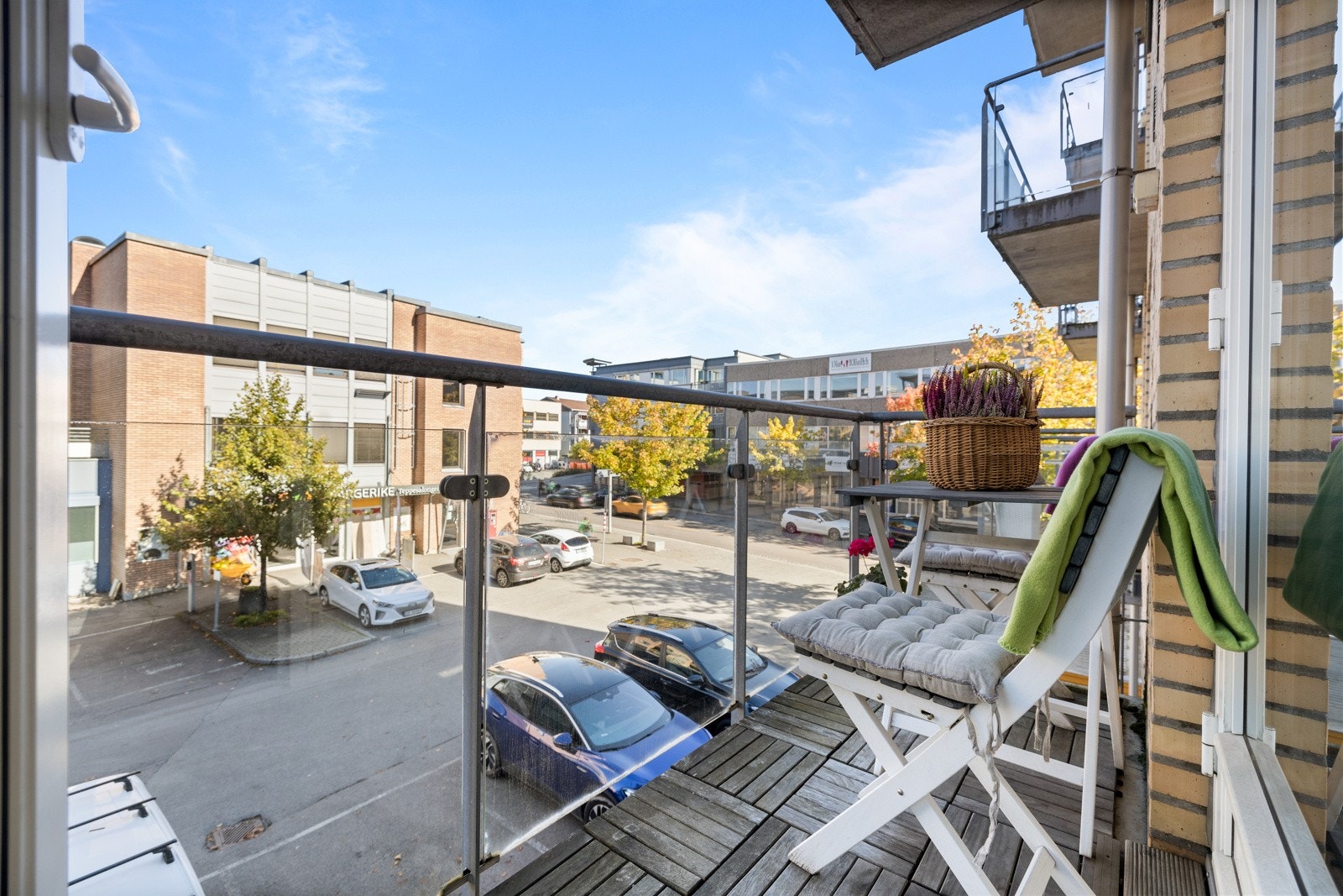 3 kvm balkong med glassrekkverk. Galleribilde