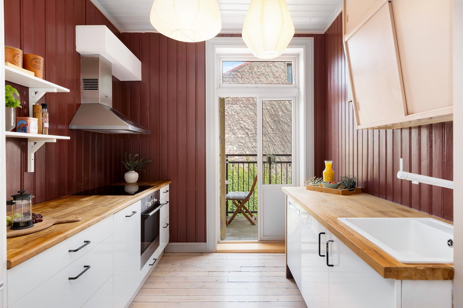 Integrerte hvitevarer medfølger handelen. Galleribilde