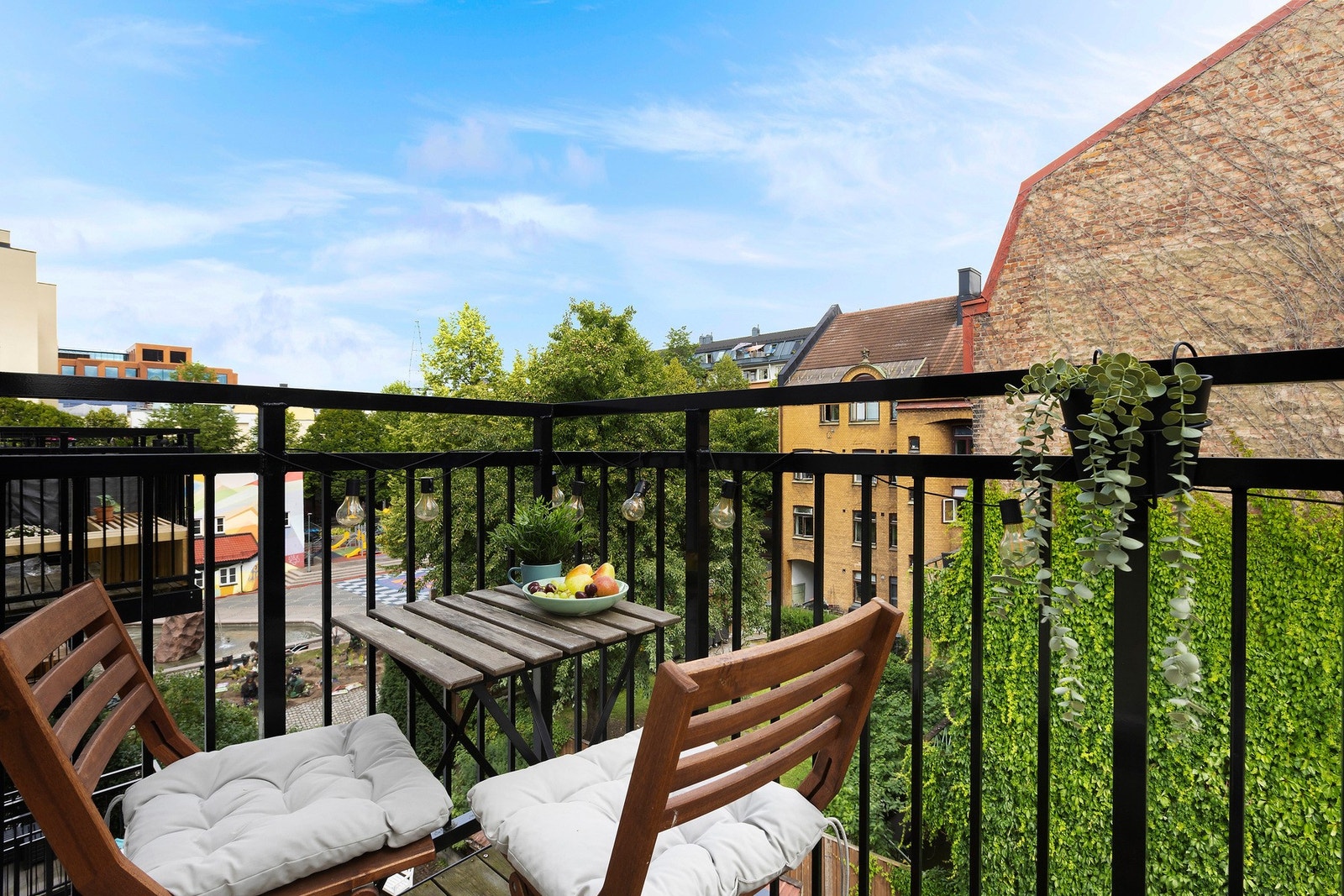 Fra balkongen er det utsyn mot bakgården. Galleribilde