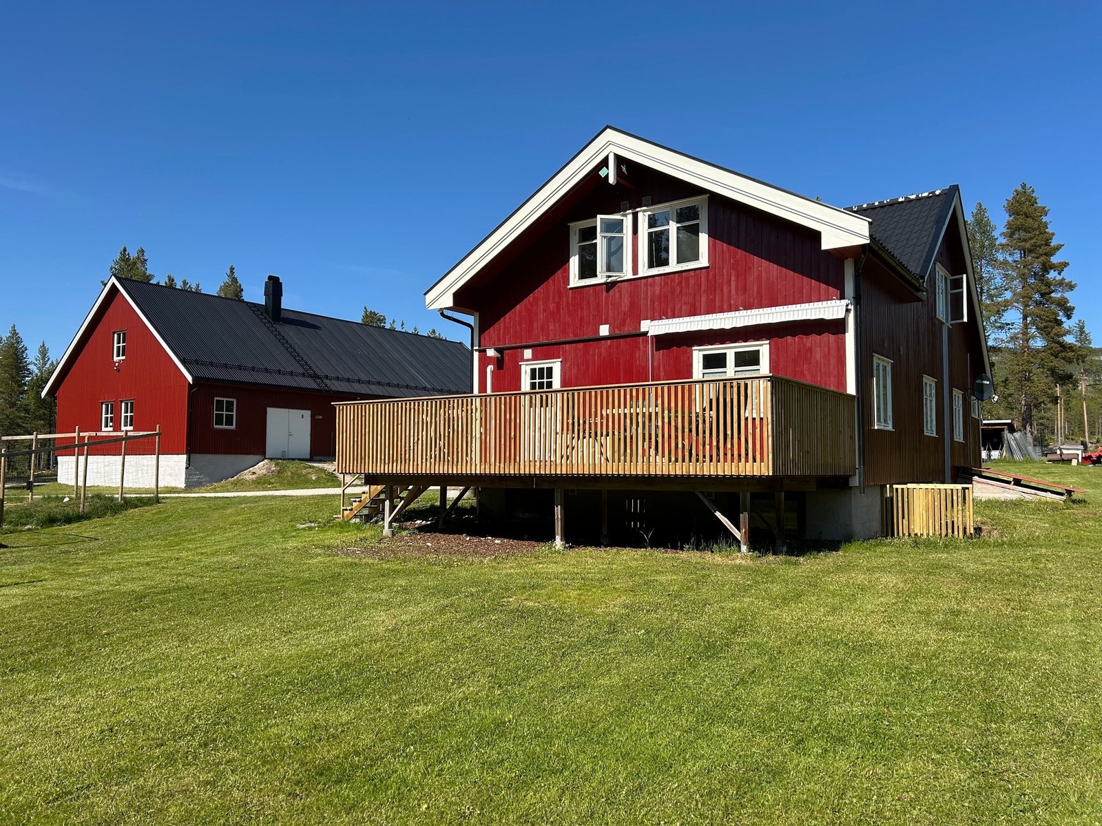 Hovedhus med nybygd veranda i 2024 Galleribilde