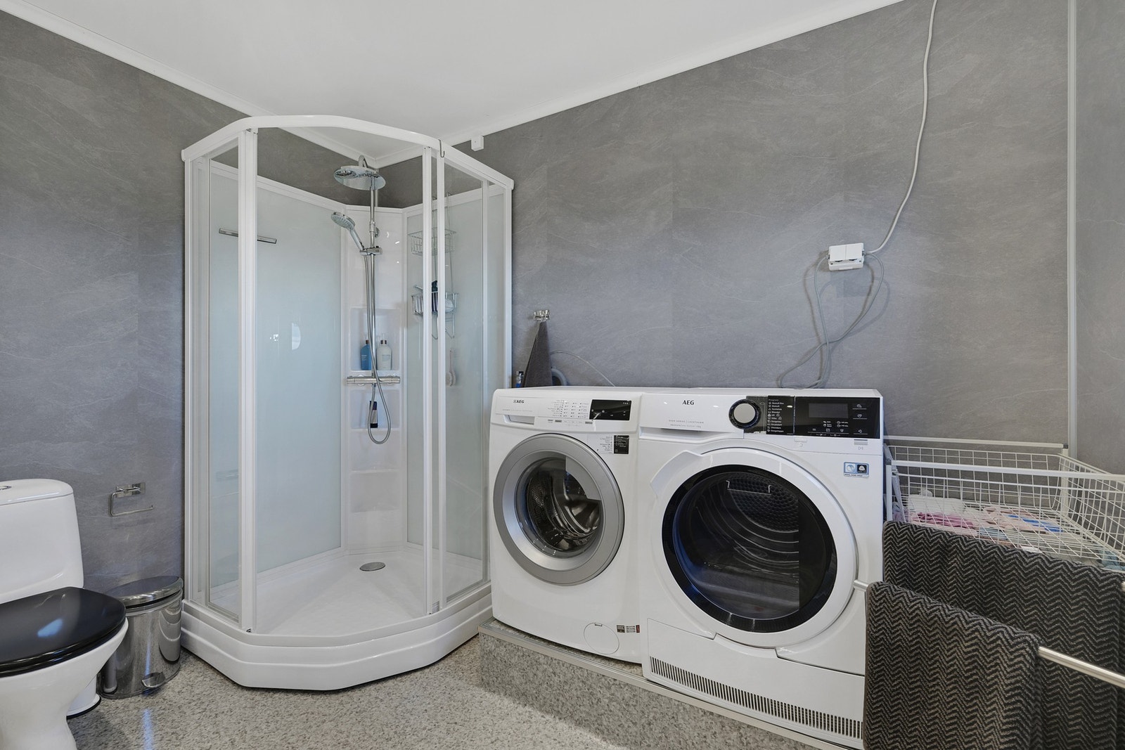 Her er det i tillegg både nytt dusjkabinett og wc Galleribilde