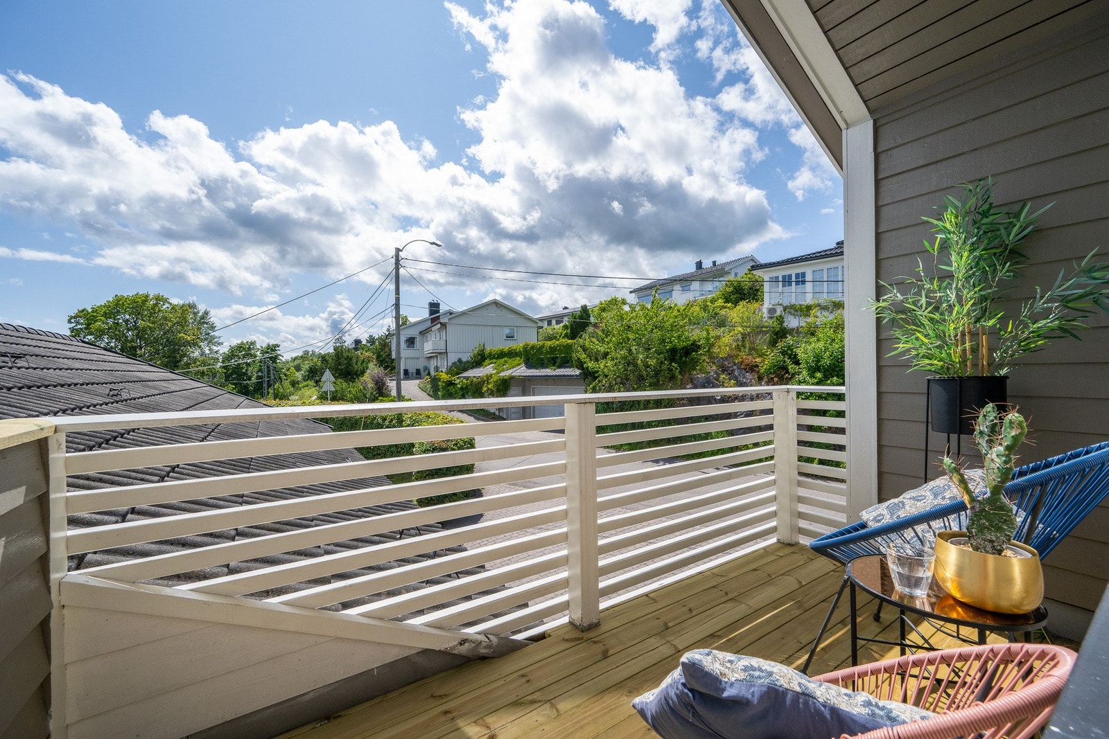 Denne har også utgang til en overbygget balkong mot syd Galleribilde