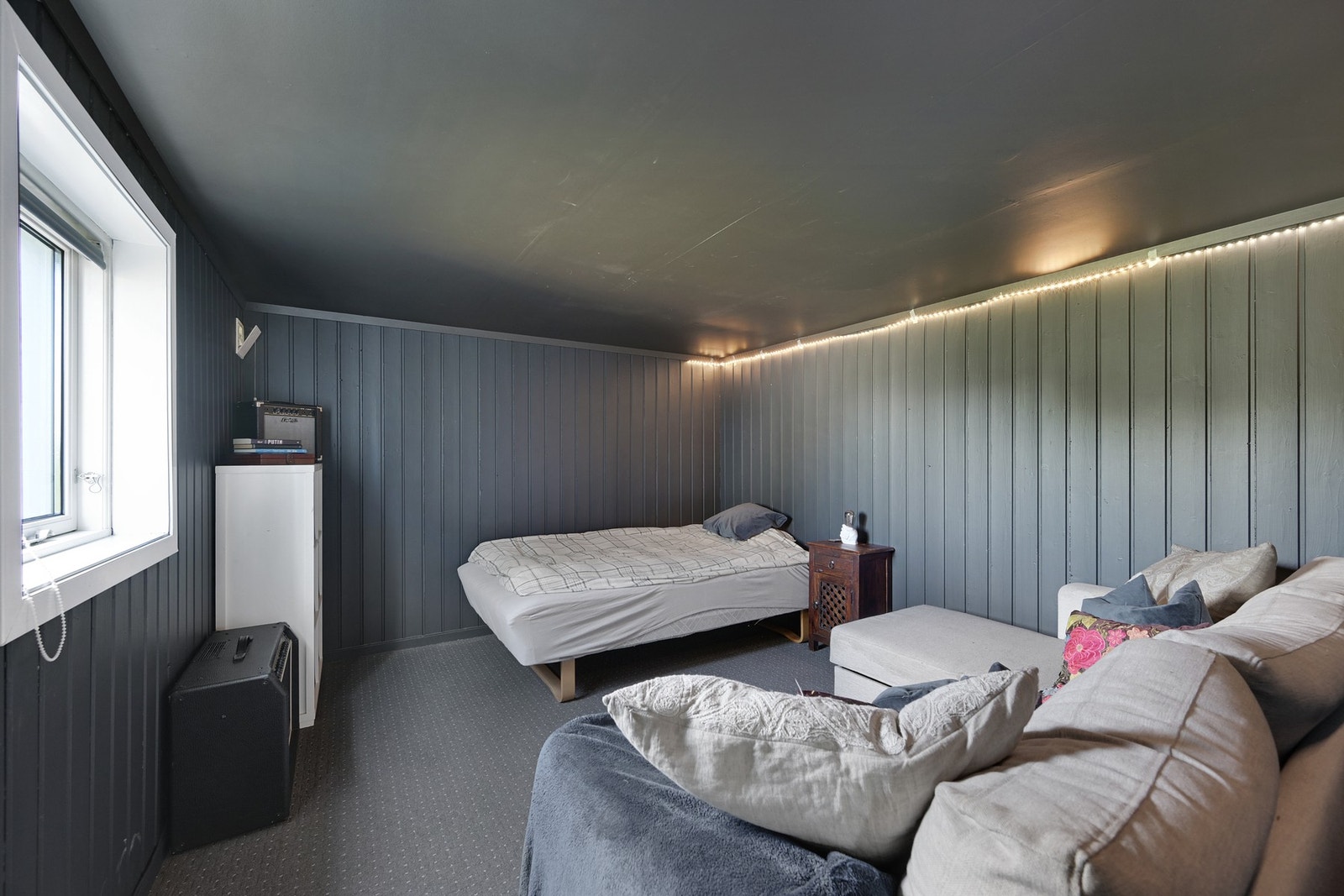 Det er to soverom i denne etasjen og her ser vi det største Galleribilde