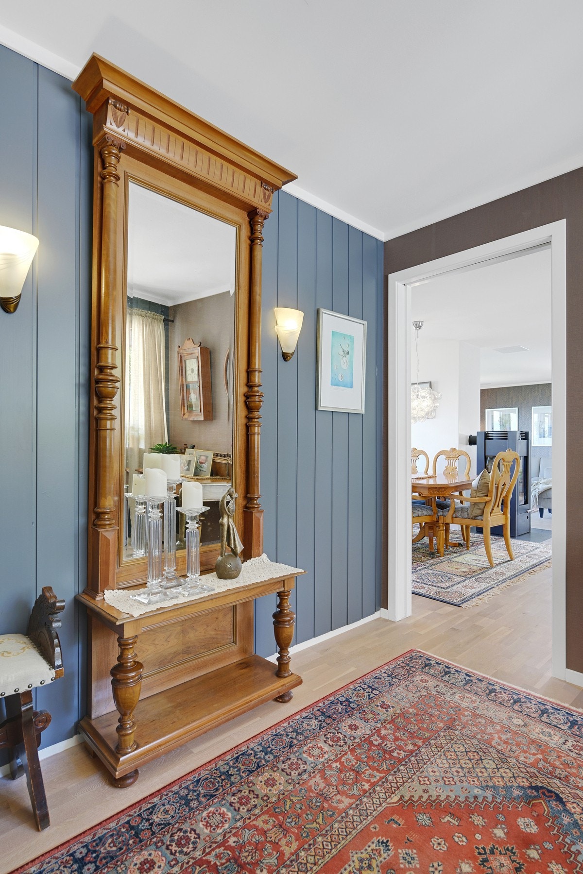 Entre - vi ser også litt av stua til høyre Galleribilde