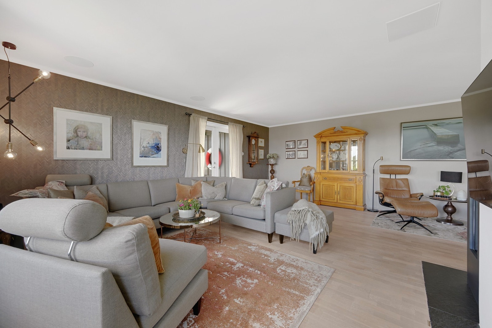 Som vi ser er det god plass for en skikkelig sofa Galleribilde