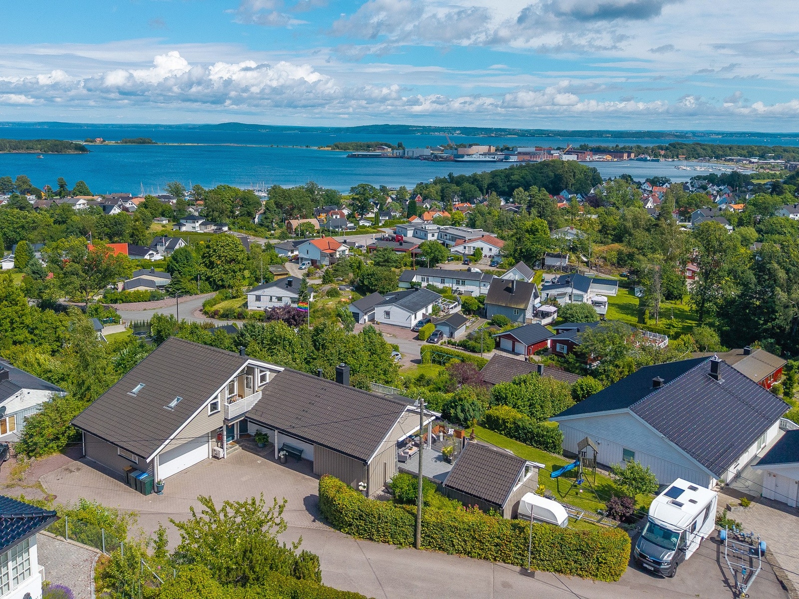 Særdeles innholdsrik enebolig m/utleiemulighet og dobbel garasje Galleribilde