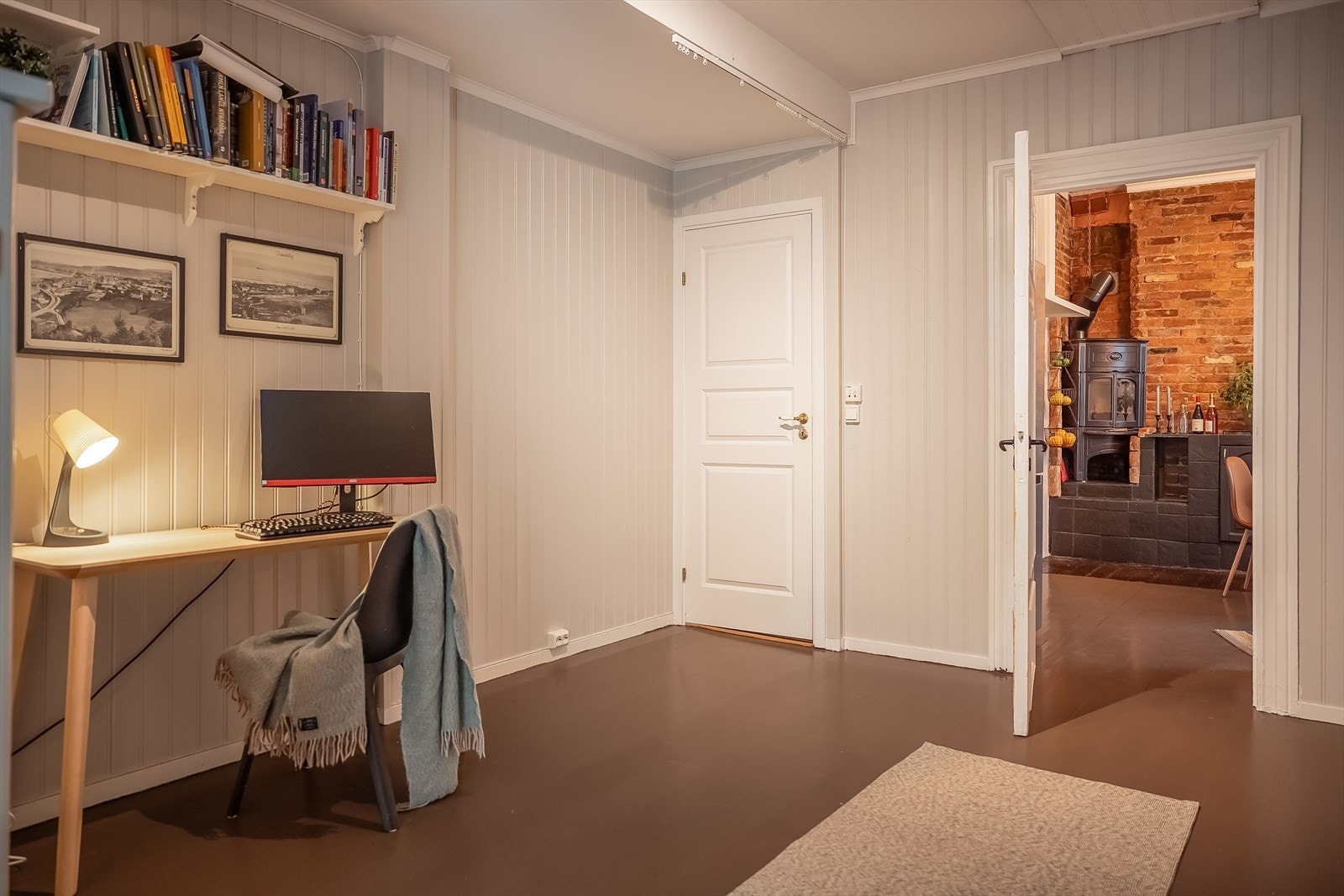 Rommet strekker seg over 12,5m². Tilknyttet rommet finner man en innvendig bod på 1m². Det medfølger også bod i kjeller på 16m². Galleribilde