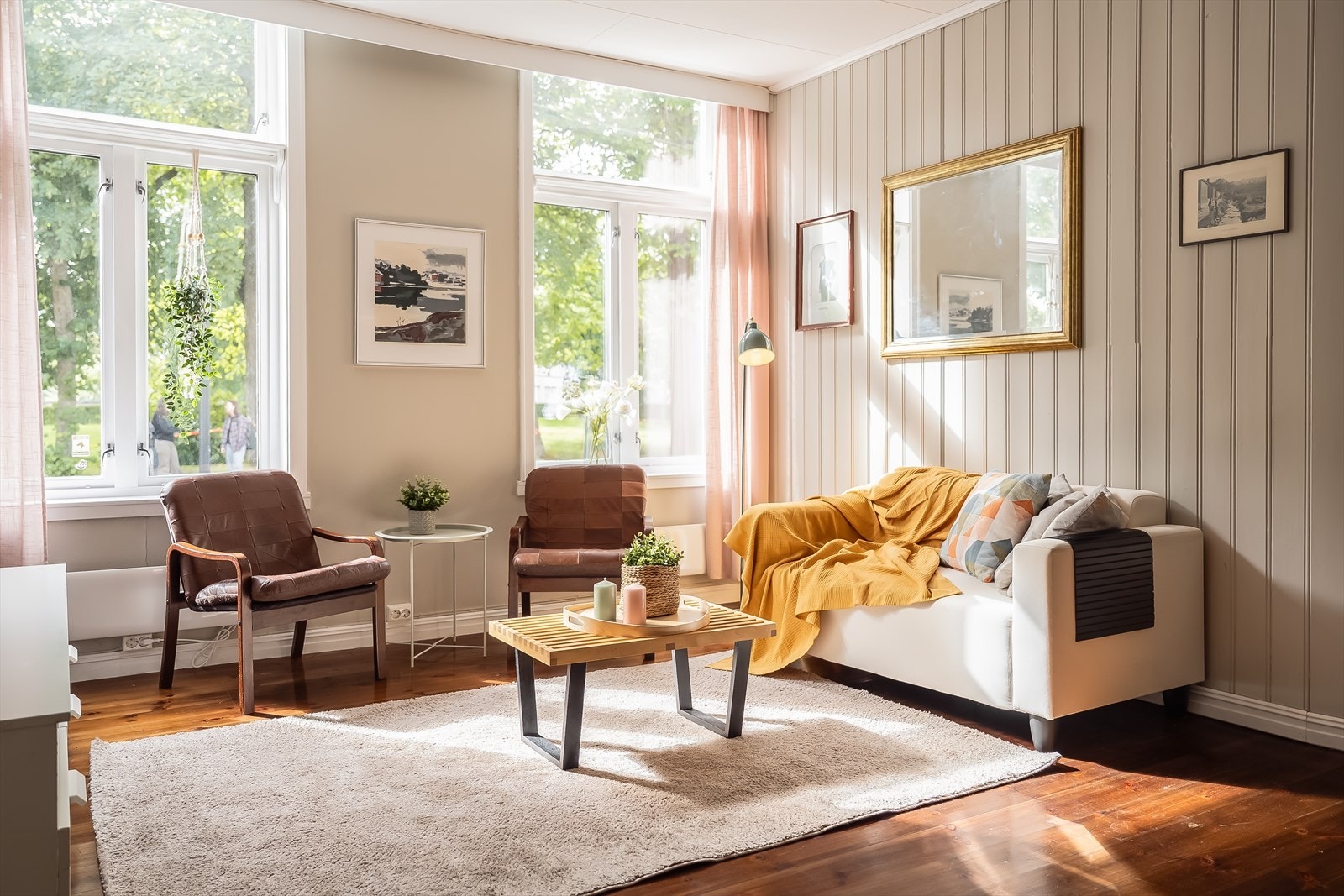 Velkommen til Ilevollen 16 - en sjarmerende og romslig 3-roms bygårdsleilighet med attraktiv beliggenhet på sentrumsnære Ila. Galleribilde