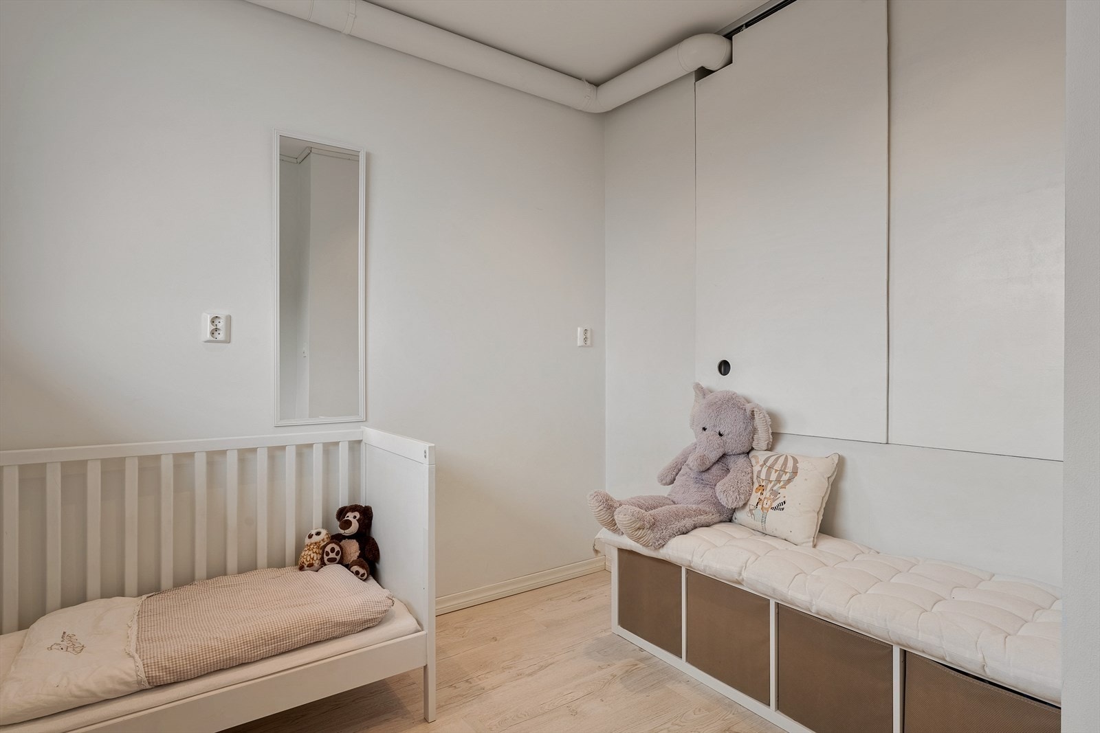 Soverom 2 egner seg som barne-/gjesterom eller som hjemmekontor Galleribilde