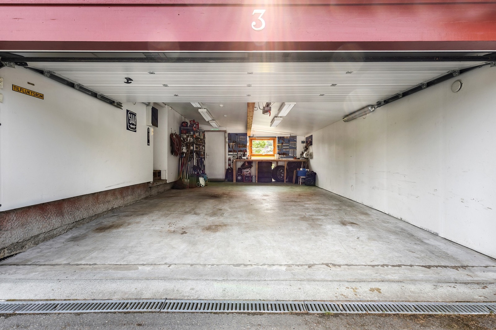 Stor garasje på hele 40 kvm. Galleribilde