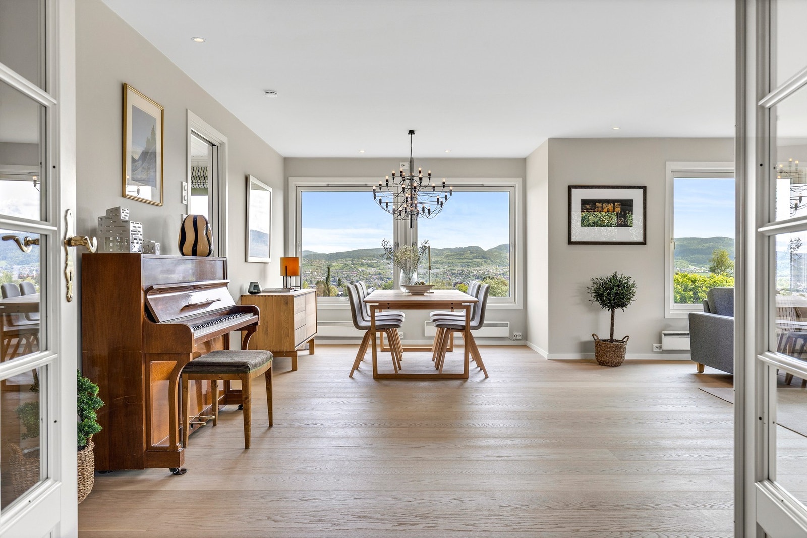 Lekker utsikt fra spisestuen. Galleribilde