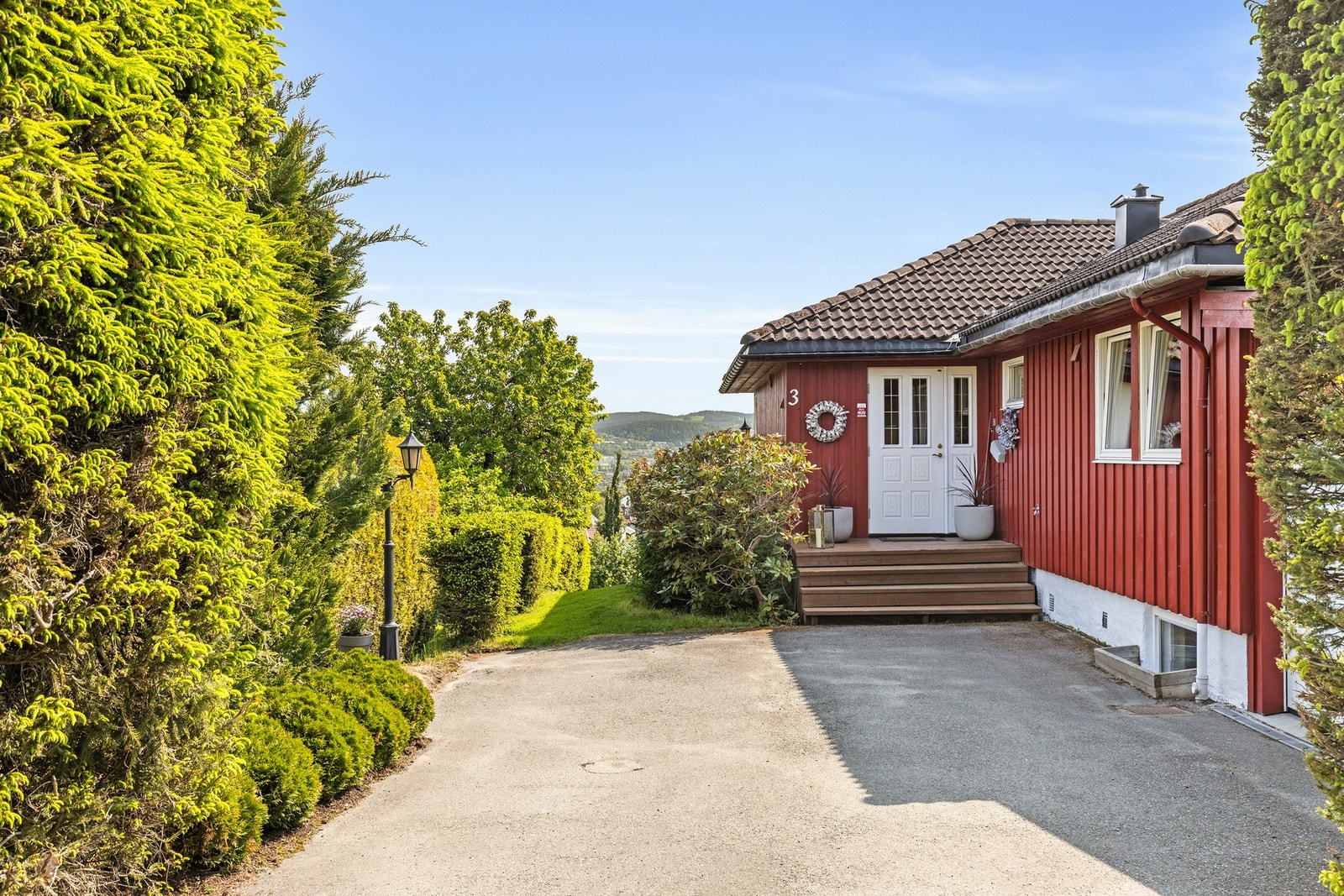 Grønt og fint inngangsparti. Galleribilde