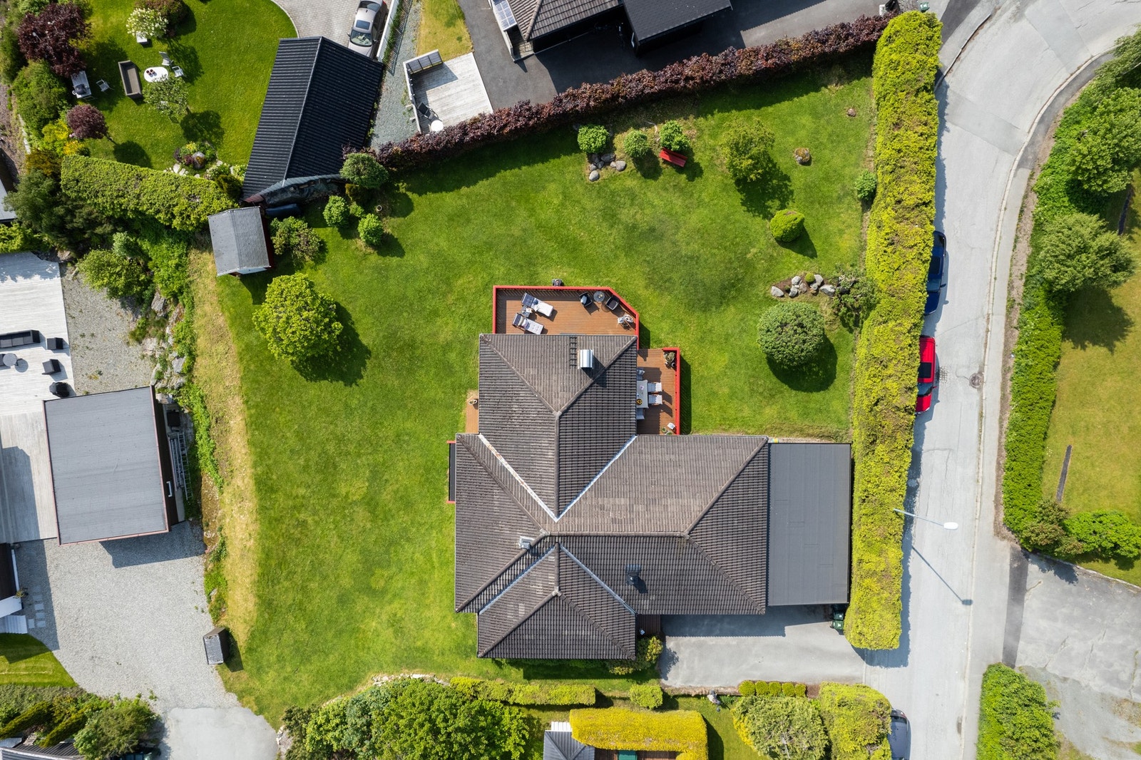 Umiddelbar nærhet til skoler, barnehager og dagligvare. Galleribilde