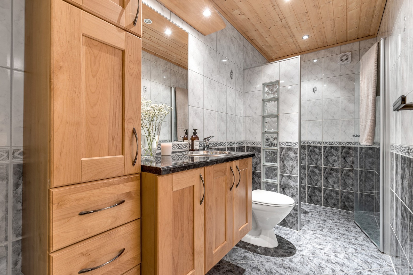 Flislagt bad på 6 kvm. Galleribilde