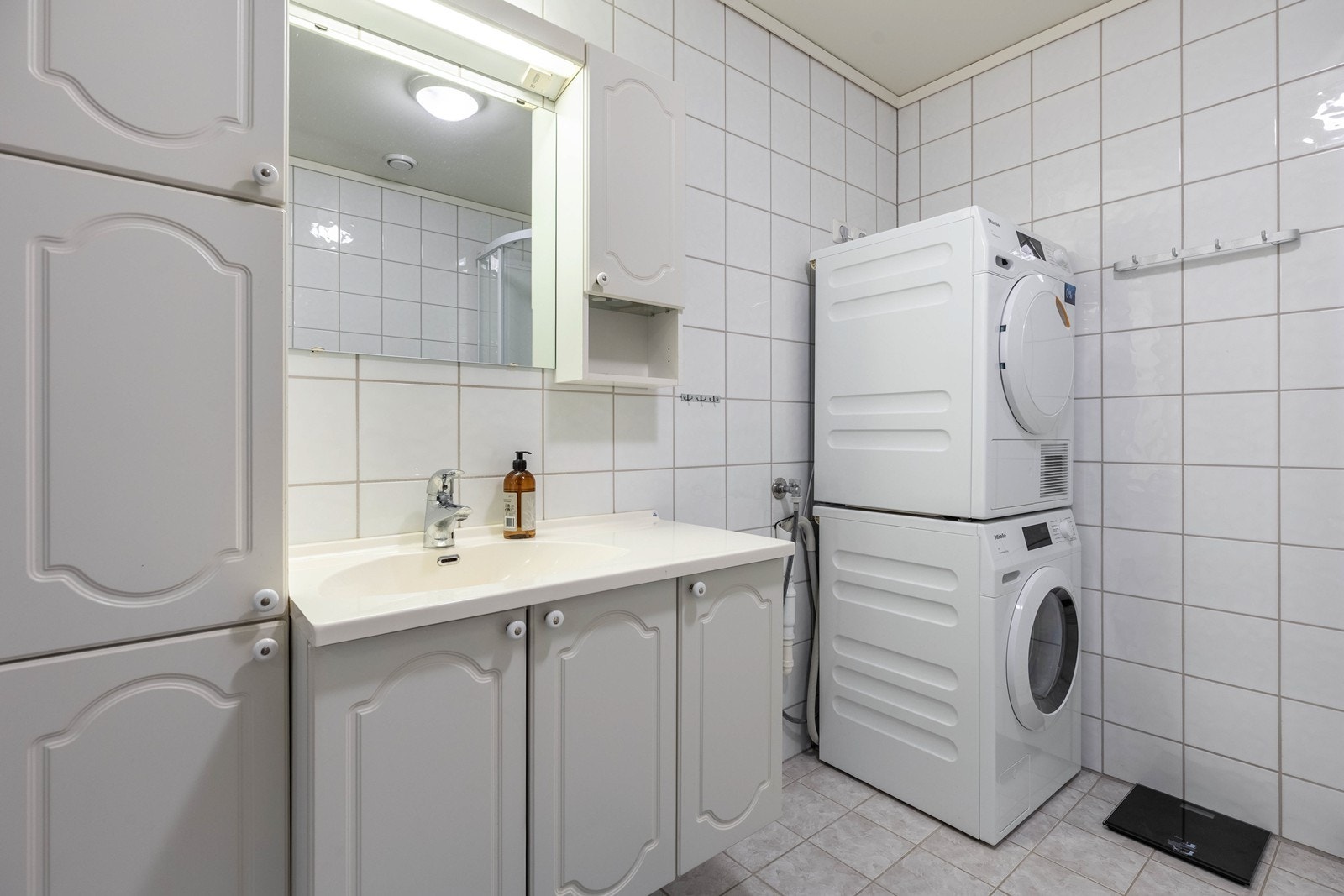 Fin plass til vaskemaskin og tørketrommel Galleribilde
