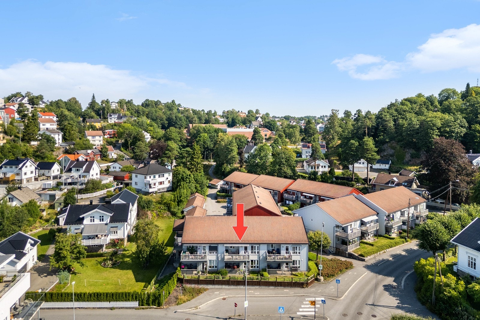 Ettertraktet og sentral beliggenhet med gangavstand til alle funksjoner, fasiliteter, offentlige tjenester og byliv. Galleribilde