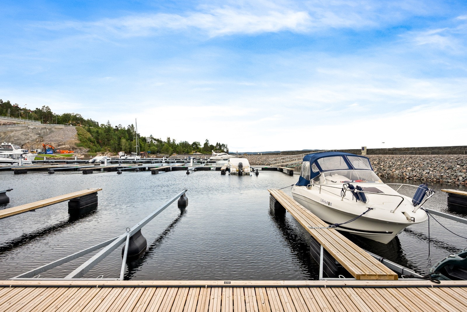 Sjelden beliggenhet ved sjø, strand og kyststi. Galleribilde