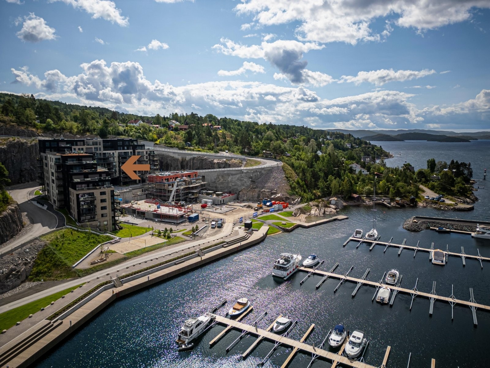 Det er en kort kjøretur til flere barnehager, blant annet Lilleengen familiebarnehage og Fager Skog FUS barnehage, begge kun ca. 5 minutter unna Spro Havn. Galleribilde