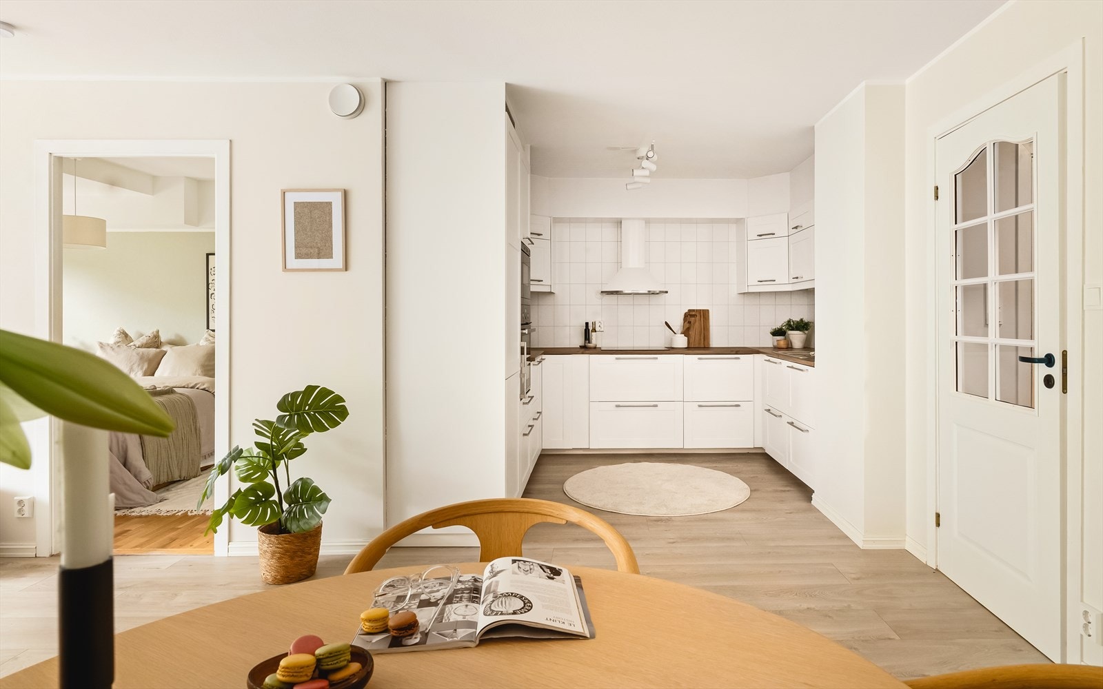 Videre kommer du inn til den åpne stue/kjøkken løsningen. Galleribilde