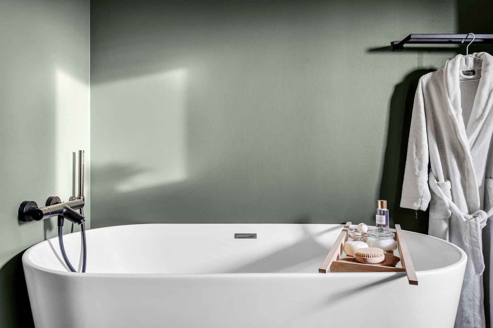 Moderne badekar for ekstra hygge Galleribilde