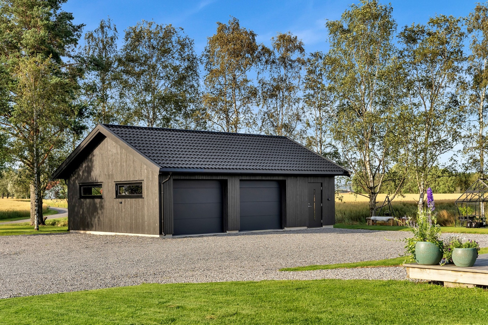 Ny dobbeltgarasje fra 2021 med vannbåren varme i gulvet Galleribilde