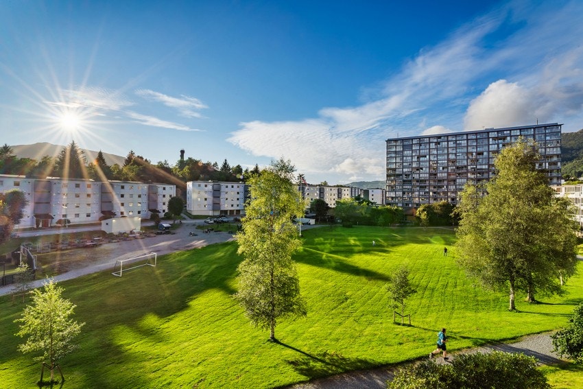 Busstopp 3 min unna. Bussen tar deg til Haukeland på rundt 5 minutter og til Bergen Sentrum på ca. 15 minutter. Galleribilde