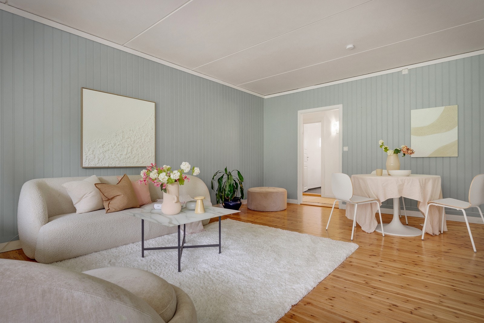 God plass til både sofagruppe og spisegruppe. Galleribilde