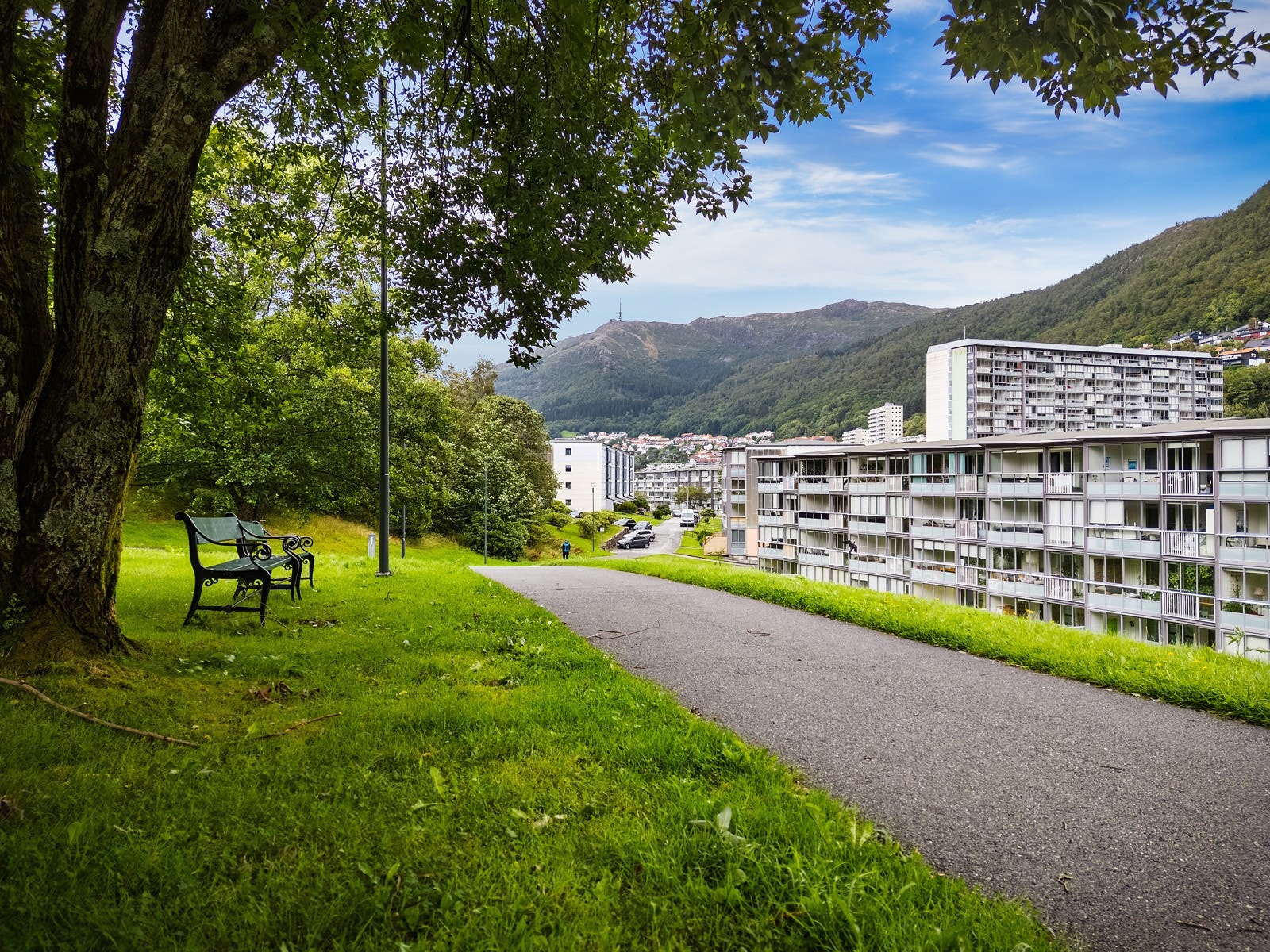 Fra leiligheten er det kort gange til buss, bybane, Sletten senter og Landåstorget. Galleribilde