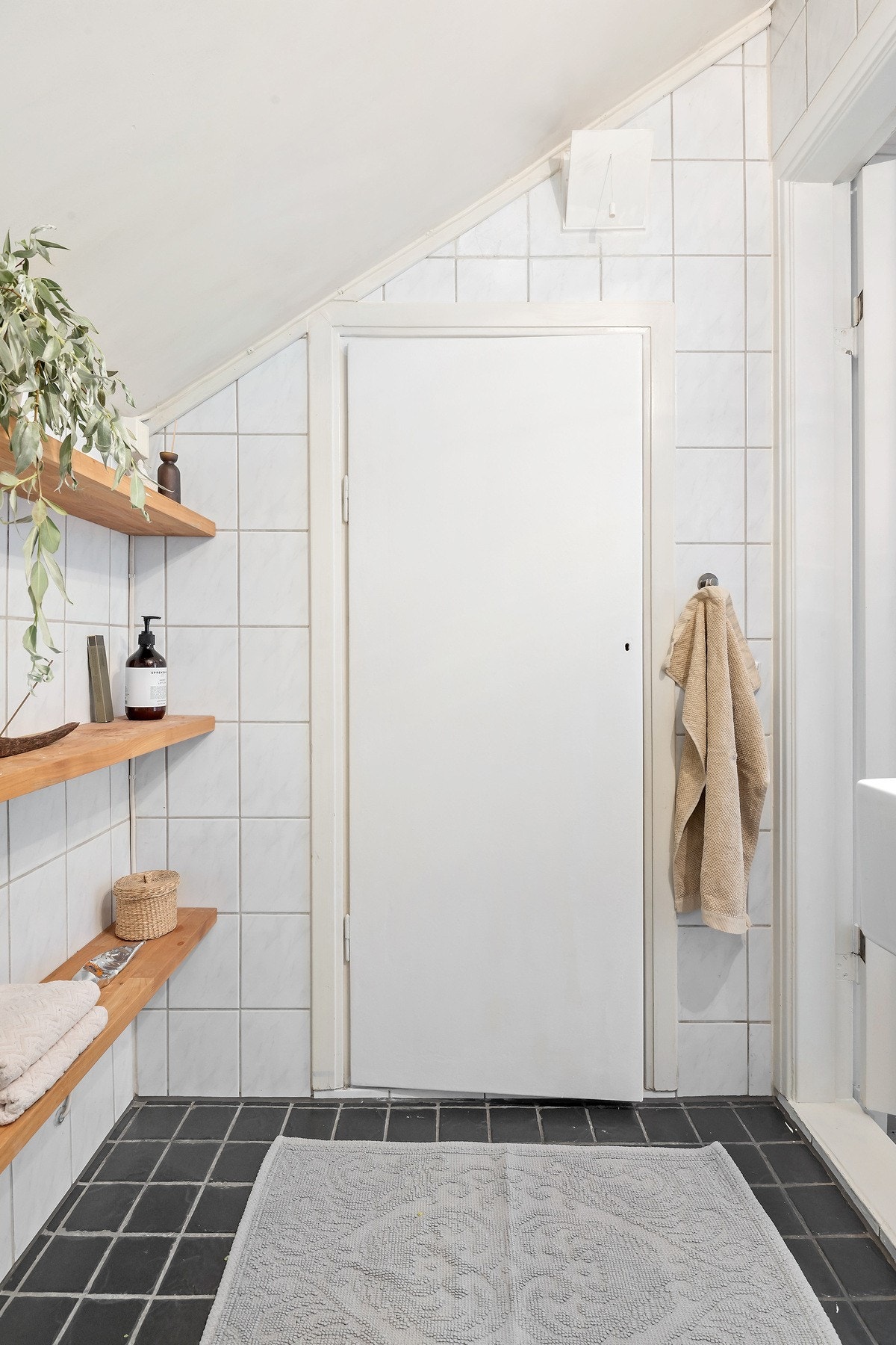 Fra bad har du adkomst til innvendig bod Galleribilde