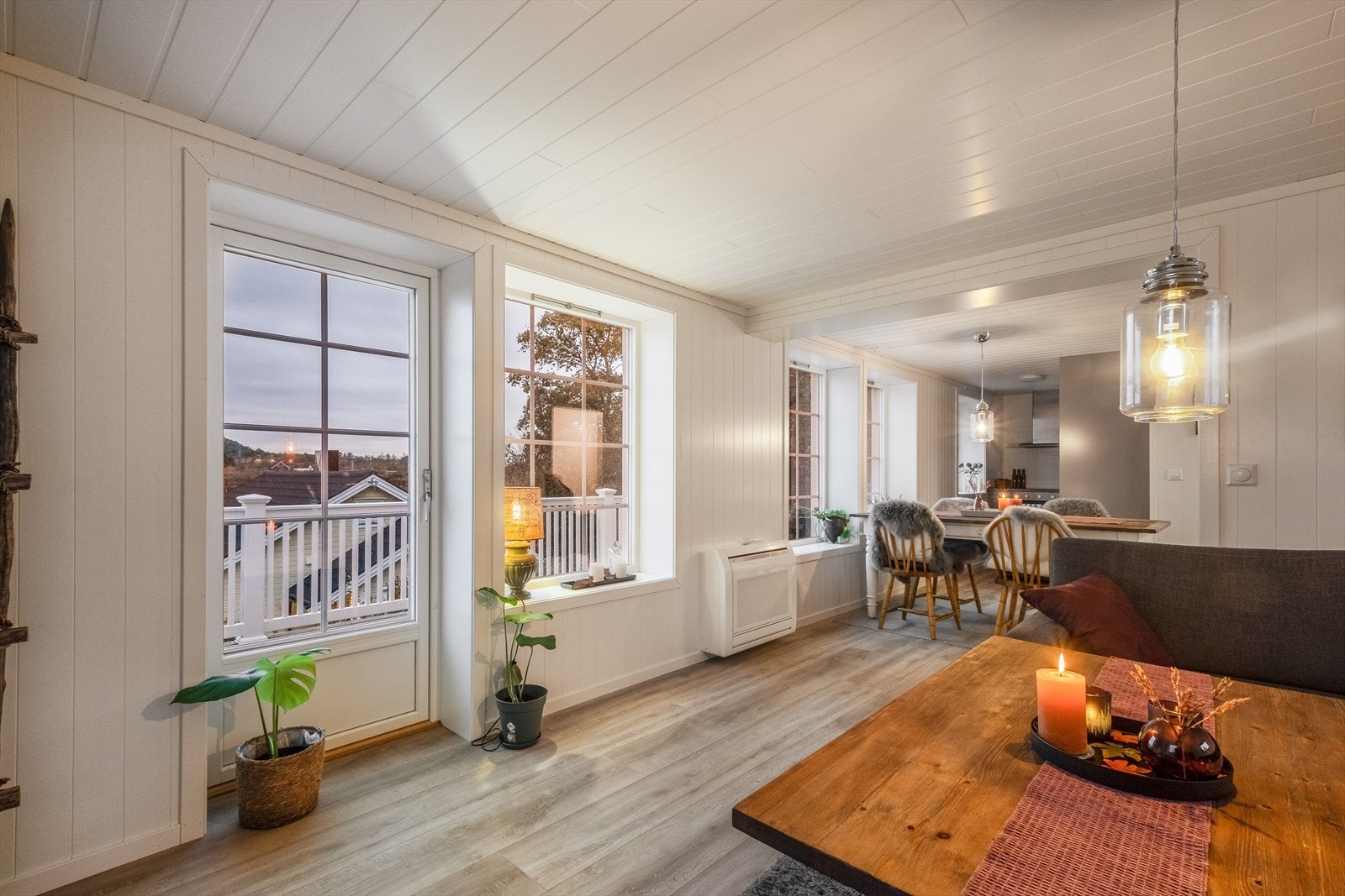 Hytta fikk fire nye vinduer og ny terrassedør i 2019/2020. Galleribilde