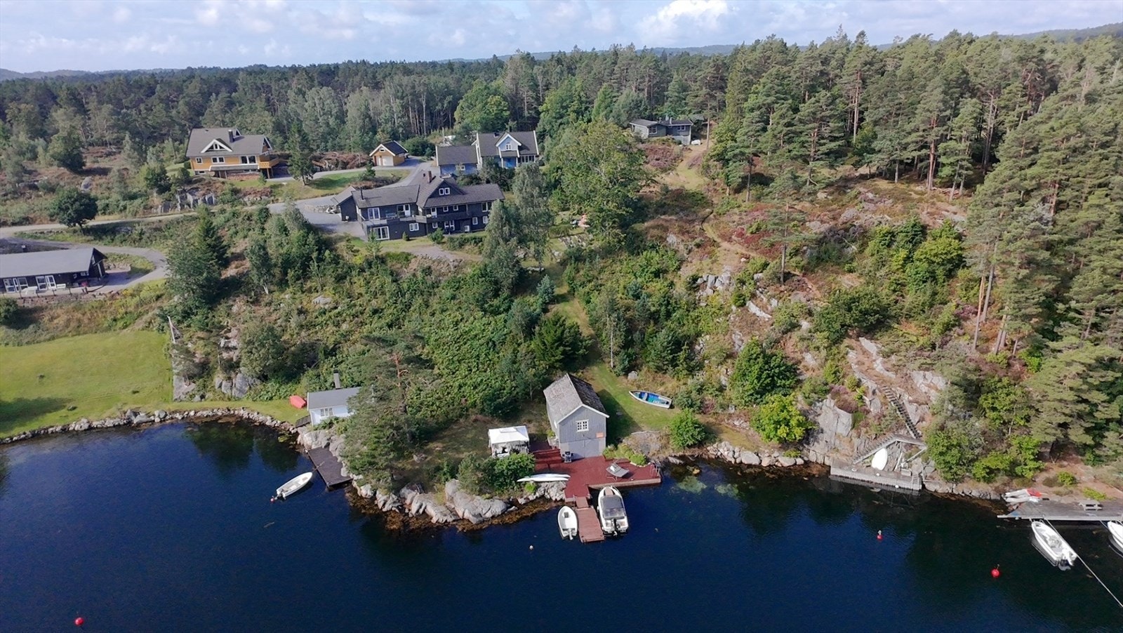 Velkommen til Vibeveien 41! En stor og flott Sørlandsperle! Galleribilde