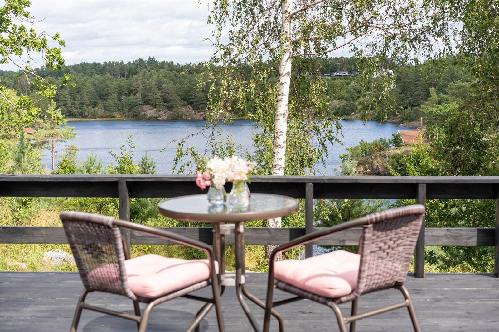 Terrasse på utsiden av den andre boligdelen. Galleribilde