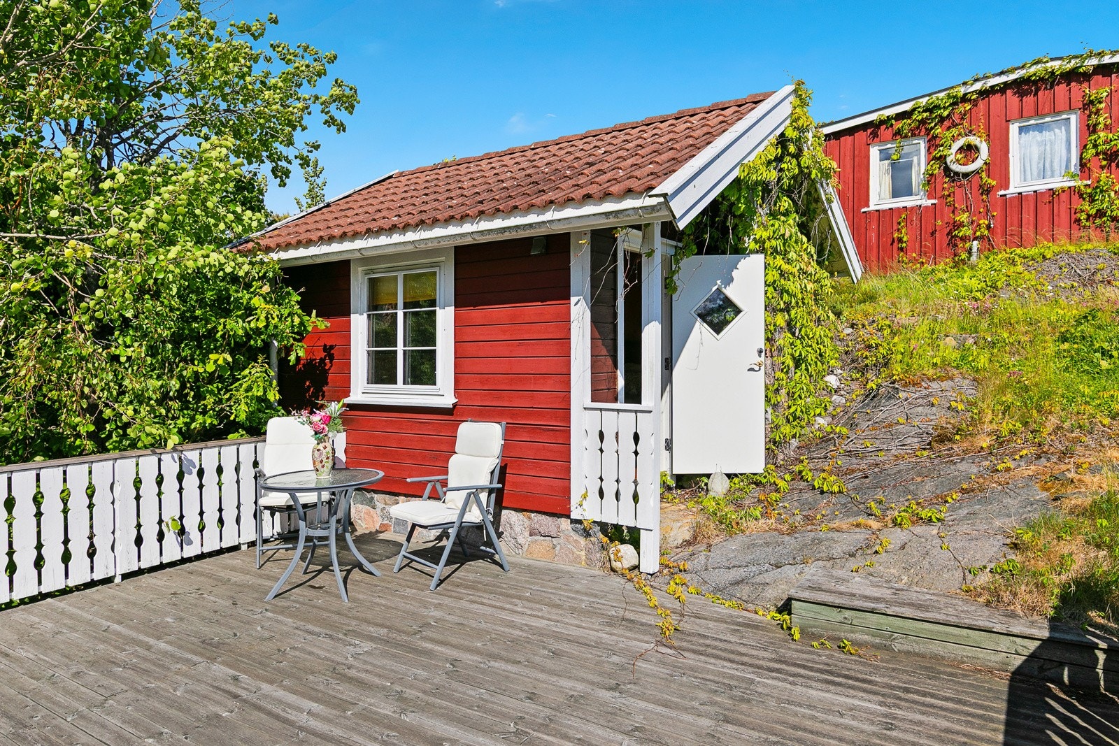 På eiendommen er det i dag oppført hytte og anneks Galleribilde