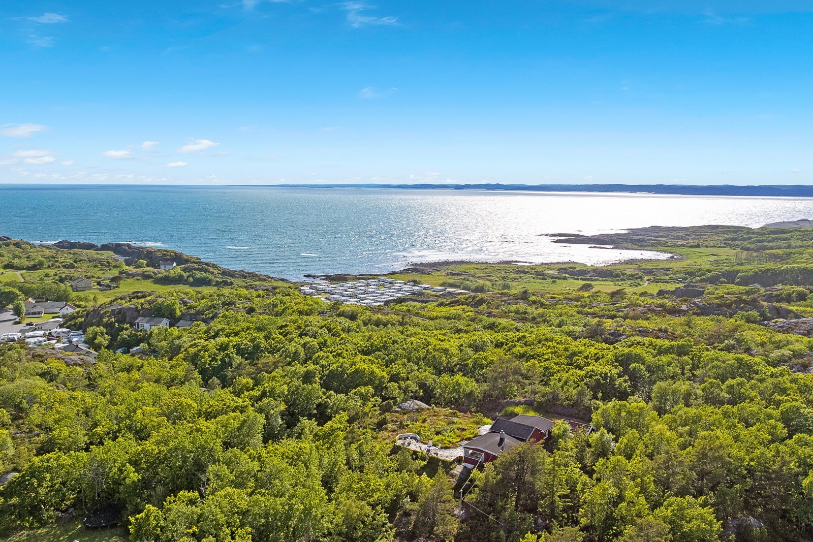 Velkommen til denne unike muligheten på toppen av Nevlunghavn! Galleribilde
