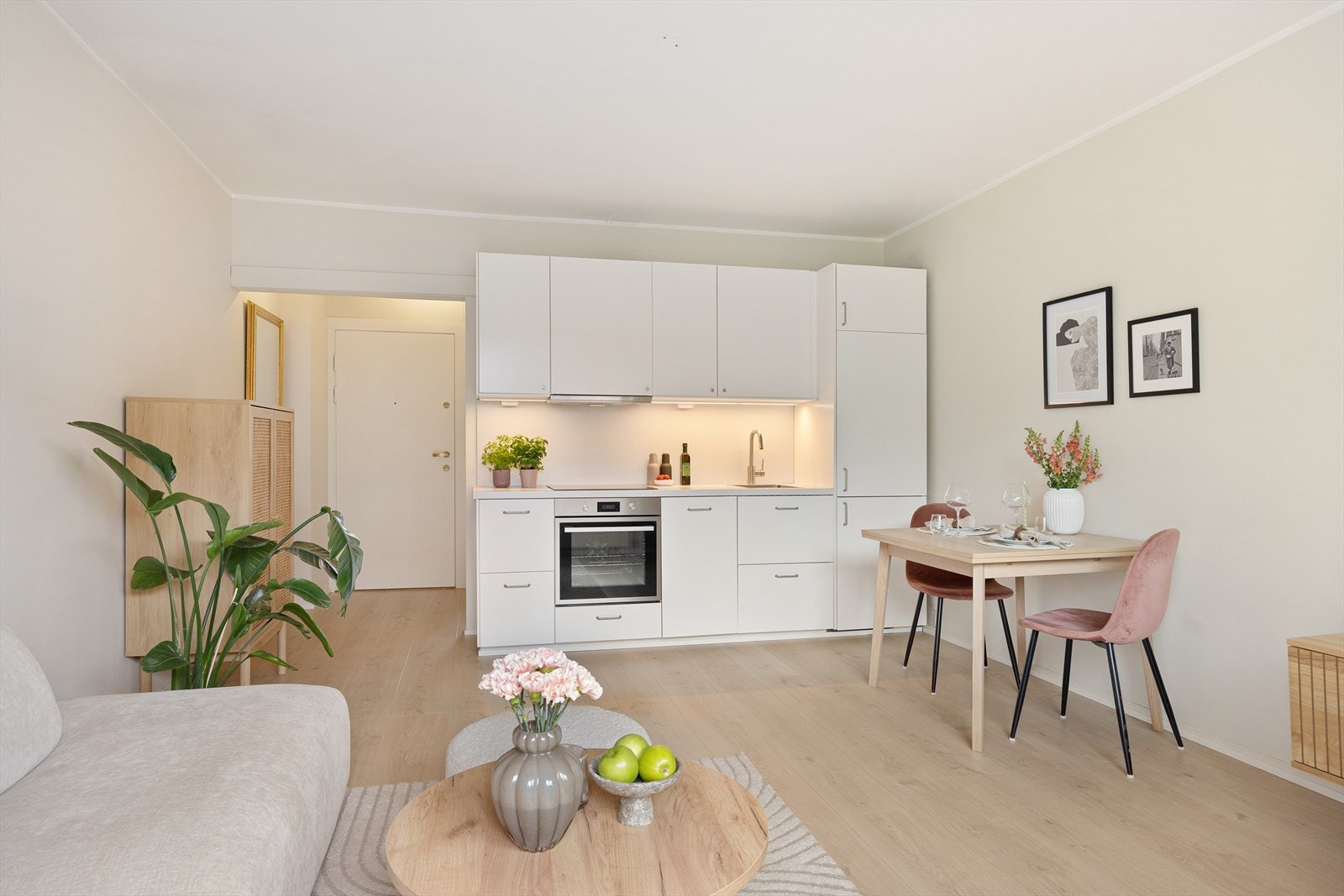 I 2025 ble det lagt nytt gulv i leiligheten. Galleribilde