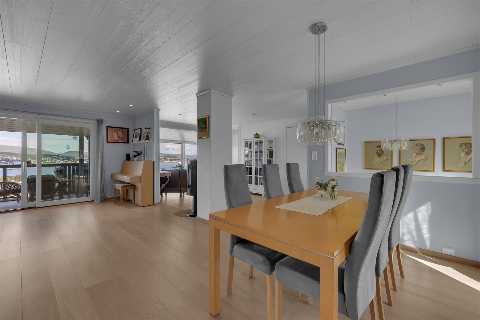 Stuen ble renovert / åpent opp ca 2016 Galleribilde